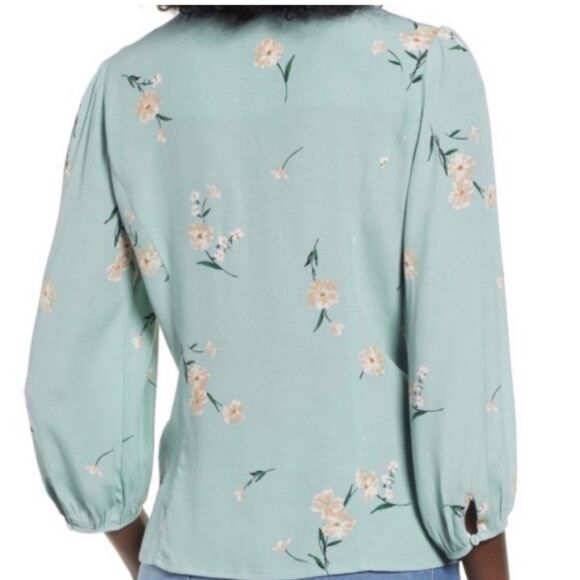 ⭐️3️⃣ for $20 ⭐️ ASTR the label button wrap floral top size small - Picture 2 of 5